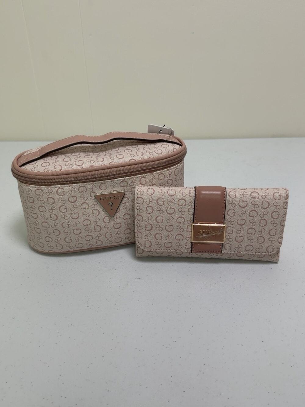 GUESS Light Rose Matching Set – Isabella Wallet & Junction Travel Cosmetic Case